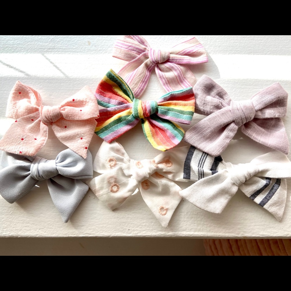 EUC Adorable Bundle of Clip on Hair Bows 🎀🎀
